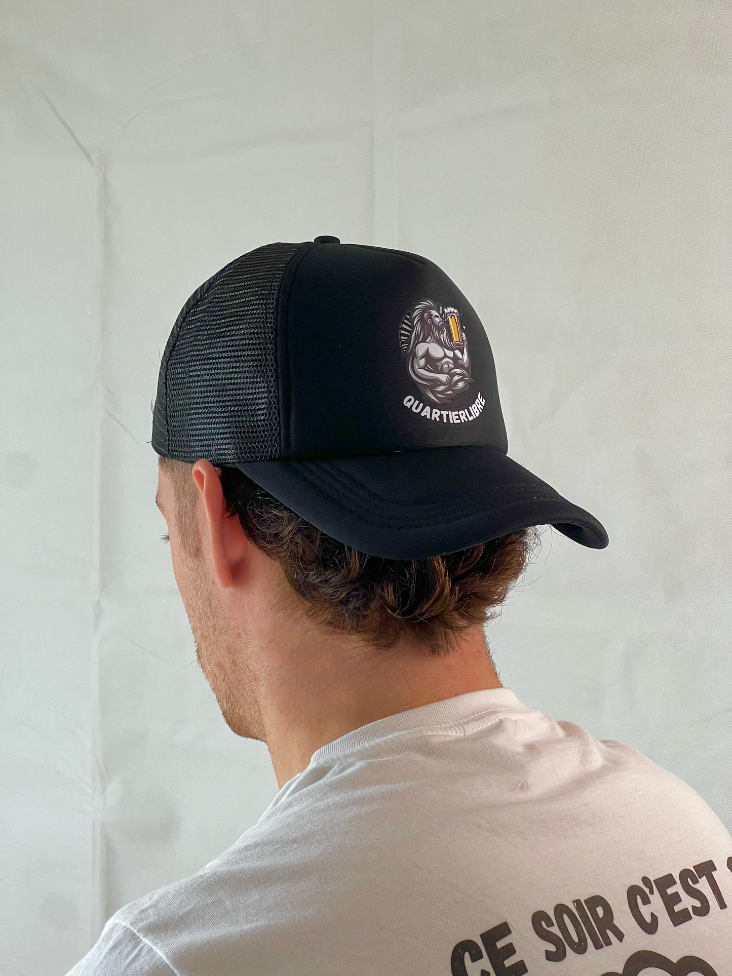 Casquette trucker Charbon naturel vue arrière - Panneau mesh respirant et clips réglables 
